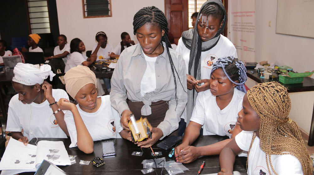 Réduire la facture numérique pour l'autonomisation des jeunes filles au Bénin