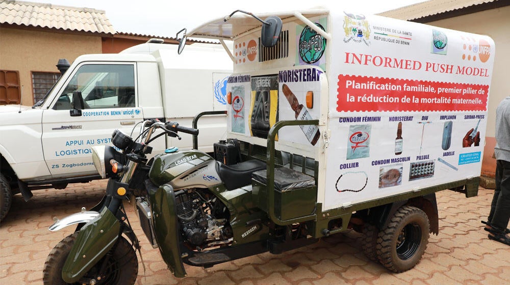 Ce modèle de véhicule de type tricycle facilite la mise à disposition des produits de la SR/PF jusqu’au dernier kilomètre